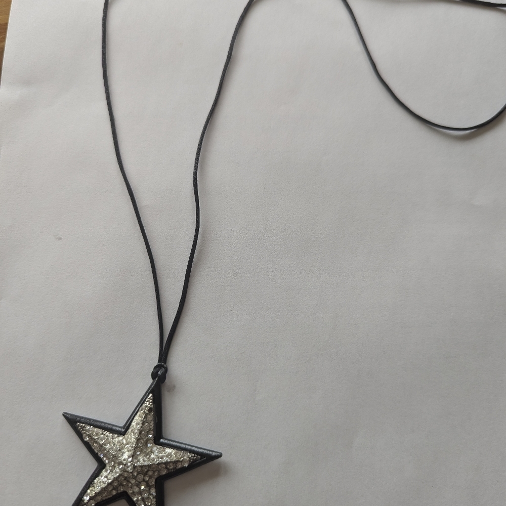 Neckless - Picture 3 of 3